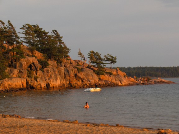 Photo: Harold Point at Sunset
Photographer: Elke Lingen
File: JPEG 63 kB