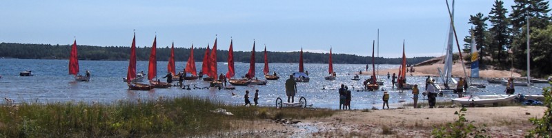 Photo: The Boats are Lined up in the Water
Photographer: Elke Lingen
File: JPEG 66 kB