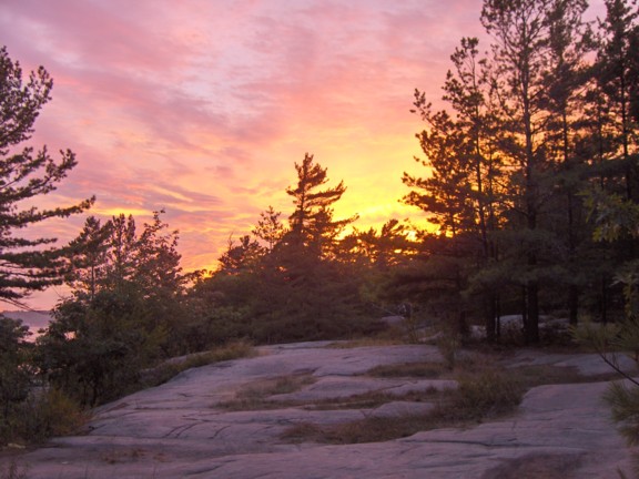 Photo: Sunset Over the Rocks
Photographer: Elke Lingen
File: JPEG 80 kB