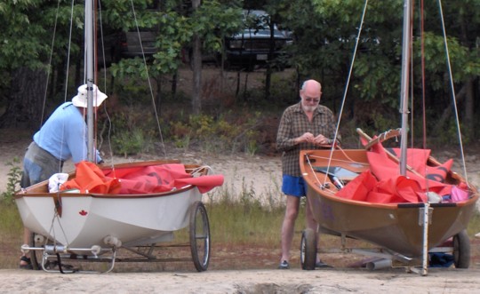 Photo: Graham and John Prepare for Thursday's 2:00 pm Race
Photographer: Elke Lingen
File: JPEG 66 kB