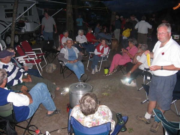 Photo: Supervising the Corn Pot
Photographer: John McCulloch
File: JPEG 44 kB