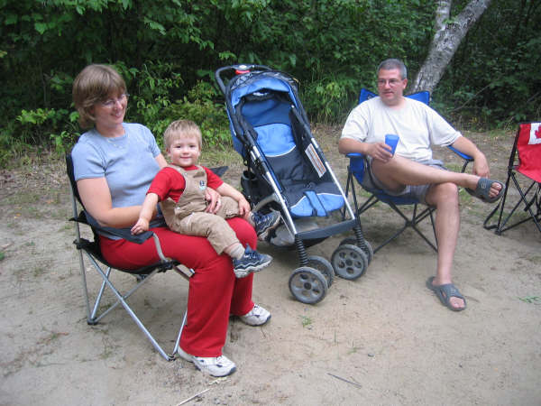 Photo: Marika, Kaden and Randy
Photographer: John McCulloch
File: JPEG 51 kB