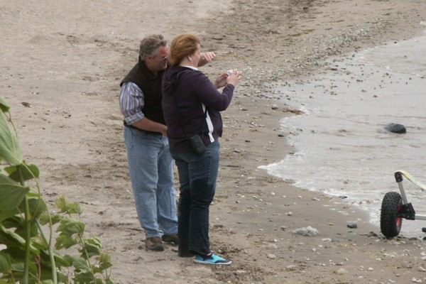 Photo: Stephen and Heather Check the Wind
Photographer: Paulette Tae
File: JPEG 68 kB