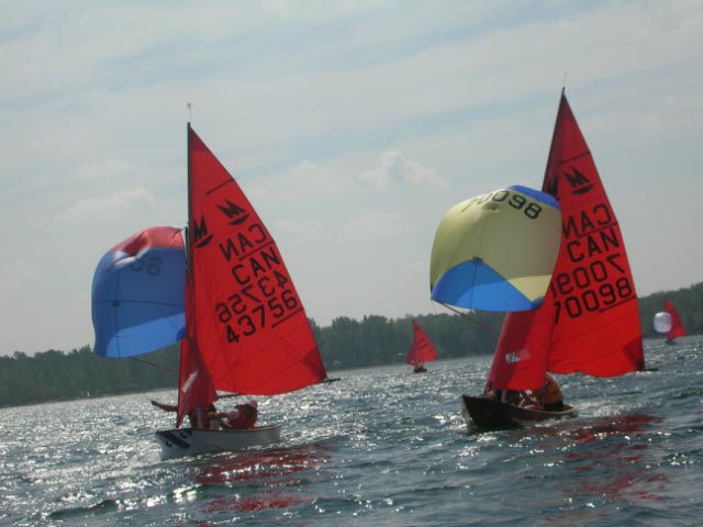 Photo: A Close Finish with Spinnakers Flying
Photographer: Hanzo van Beusekom
File: JPEG 48 kB