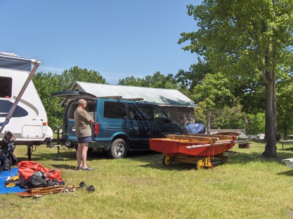 Photo: First Attach the Rack to the Gunwales
Photographer: Elke Lingen