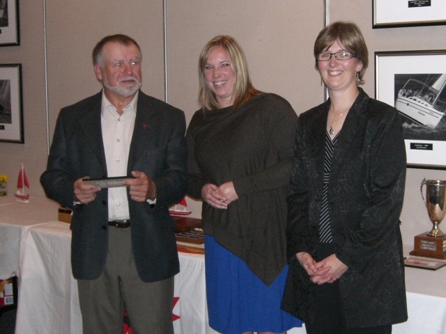 Photo: Aleid Accepts his Award