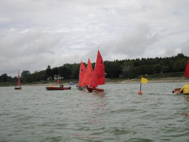 Photo: John Reaches the Line too Early, While Steve, Aleid and Heather Start