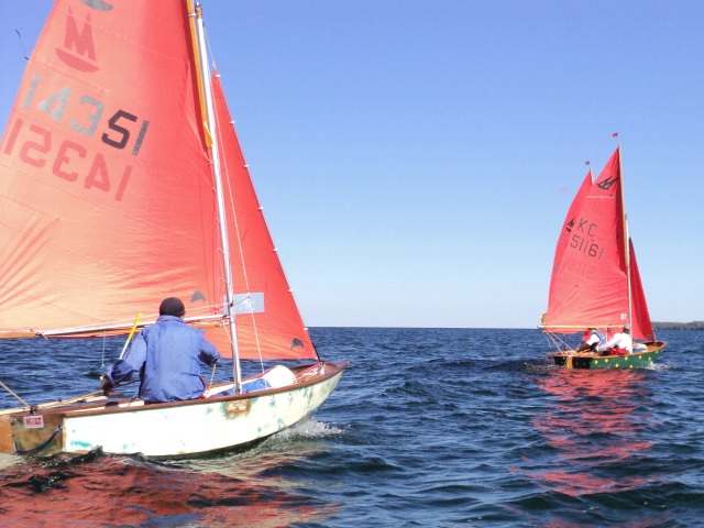 Photo: Aleid and Marika Cross the Start Line Early, Ahead of Les