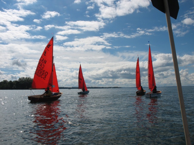 Photo: The Fleet heads Back to the Windward Mark