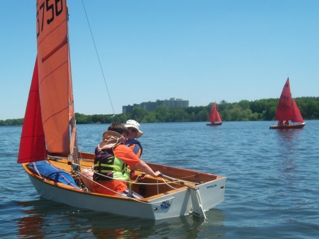 Photo: Aleid Relaxes While his Pupil Takes the Helm