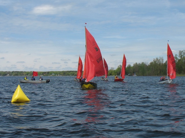 Photo: Everybody is Heading for the line as the Start Approaches